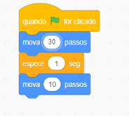 Imagem de um conjunto de blocos de código na plataforma de programação visual Scratch. Os blocos estão conectados em sequência e são descritos a seguir: 1) Bloco (amarelo): Texto: 'quando bandeira for clicado'; 1) Bloco (azul): Texto: 'mova 30 passos'; 3) Bloco (laranja): Texto: 'espere 1 segundo'; 4) Bloco (azul): Texto: 'mova 10 passos'.